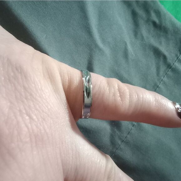 Sterling silver band ring, size 7 - Picture 1 of 4
